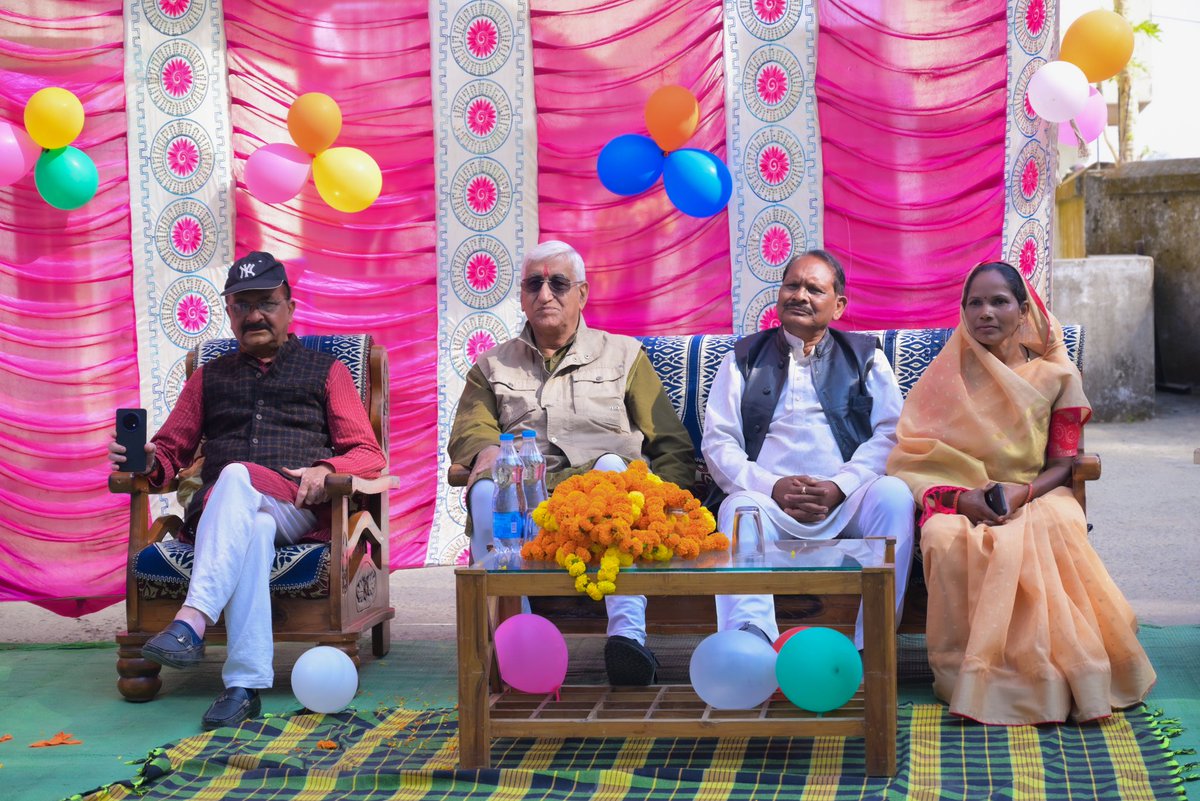 harikushwahaa's tweet photo. विगत दिवस प्रतापपुर अचीवमेंट कॉन्वेंट स्कूल विज्ञान प्रदर्शनी में मुख्य अतिथि सरगुजा महाराज परम श्रद्धेय @TS_SinghDeo जी शामिल होकर छात्र -छात्राओं के उत्साहवर्धन किए।
@RahulGandhi @kcvenugopalmp @INCIndia @INCChhattisgarh @SachinPilot
#TsBaba #TsSinghdeo
#hari_kushwaha https://t.co/bsmaxeIAje