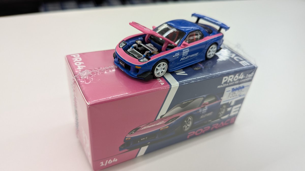 tammatsuyama's tweet photo. 【ミニカー】商品入荷情報！！
【POP RACE】☆新商品★
・MAZDA RX7 RE-AMEMIYA BLUE PINK
販売価格：￥3,520(税込)！！
入荷です！！

＃タムタム松山店　＃ミニカー　＃タムタム創業50周年　＃POPRACE　＃MAZDA　＃RX7　＃REAMEMIYA https://t.co/7cbX4VUwEt
