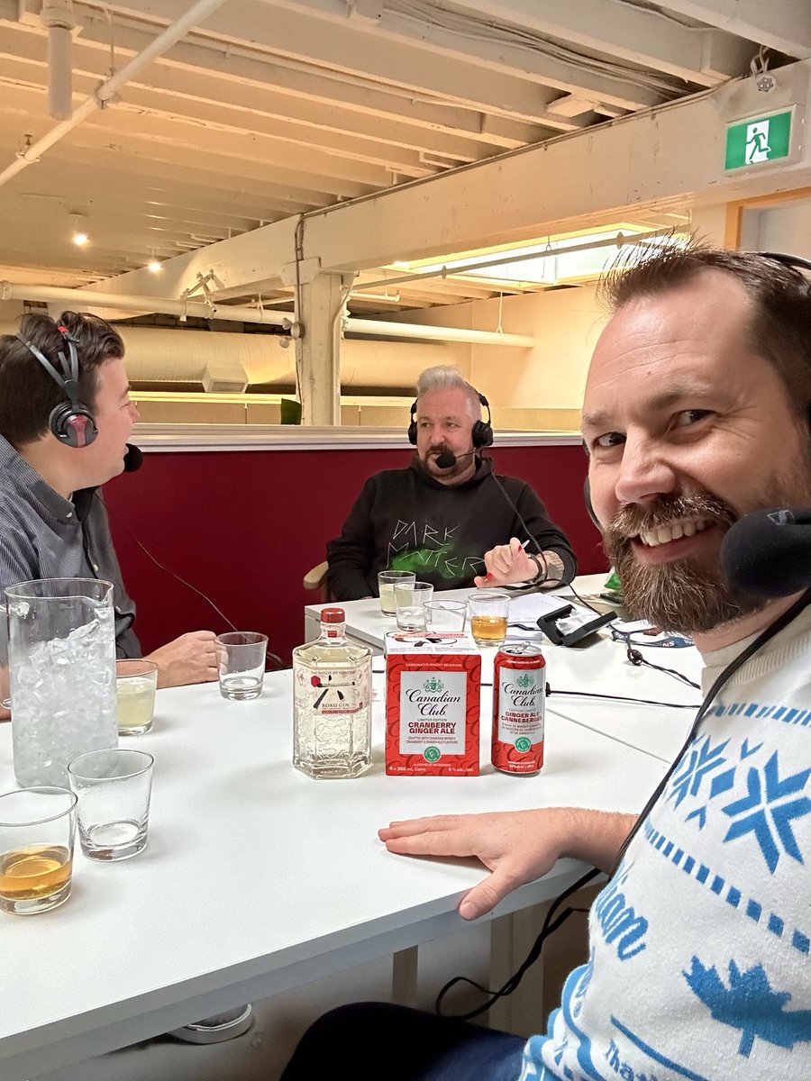 2askmybartender's tweet photo. Great time talk to @joelearyradio about holiday drinks and spirits for 650am Sportsnet 

@SuntoryGlobal #roku #CC #canadianclub https://t.co/TEpfnxeC9N