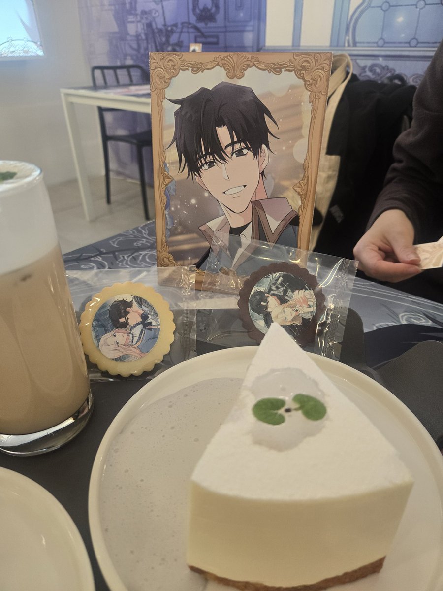 #악녀는두번산다 #악두산카페 #콜라보카페 #한민트 #피치베리 #고렘팩토리 #투니크