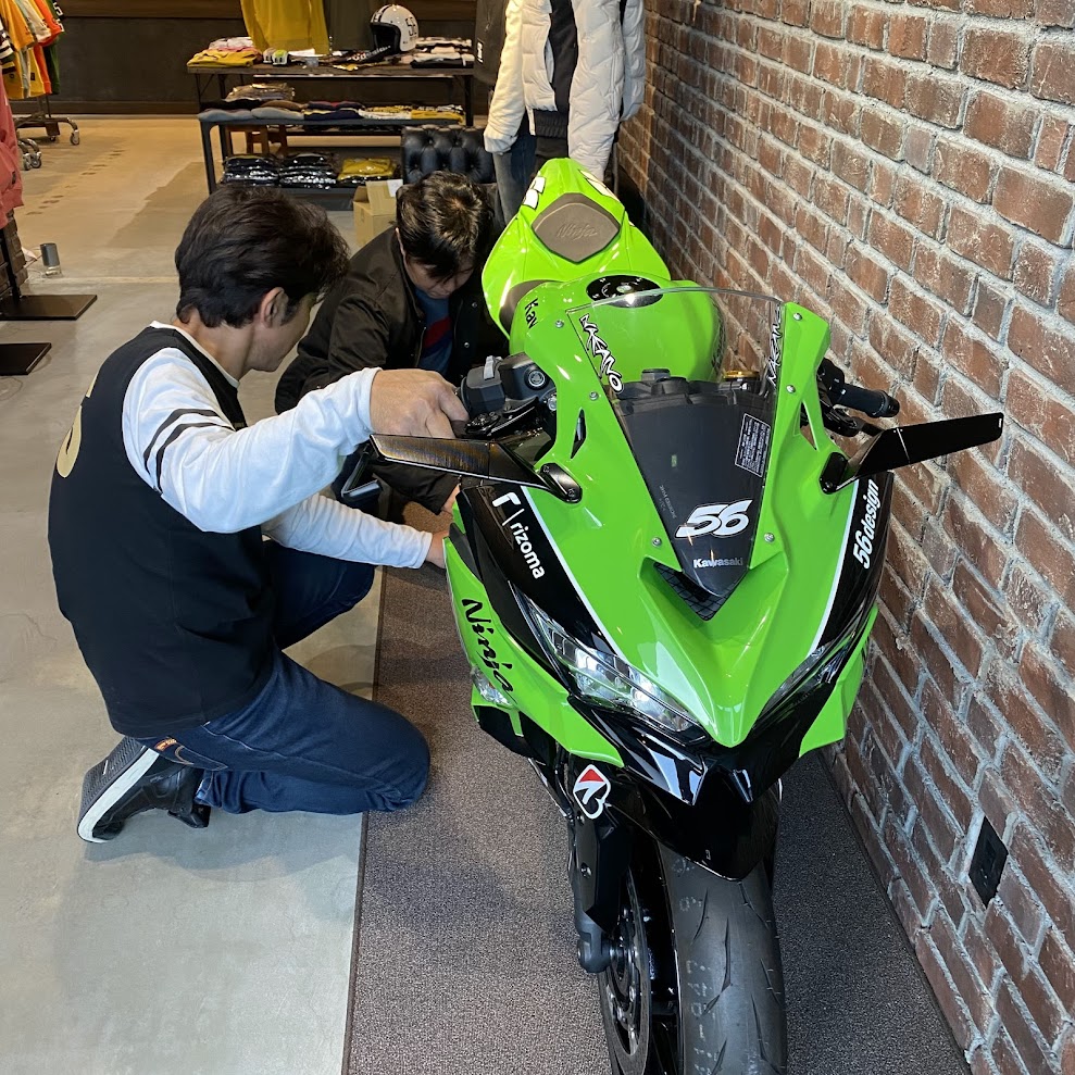 展示車両が新しくなりました!! Kawasaki ZX-25R 中野真矢さんの現役