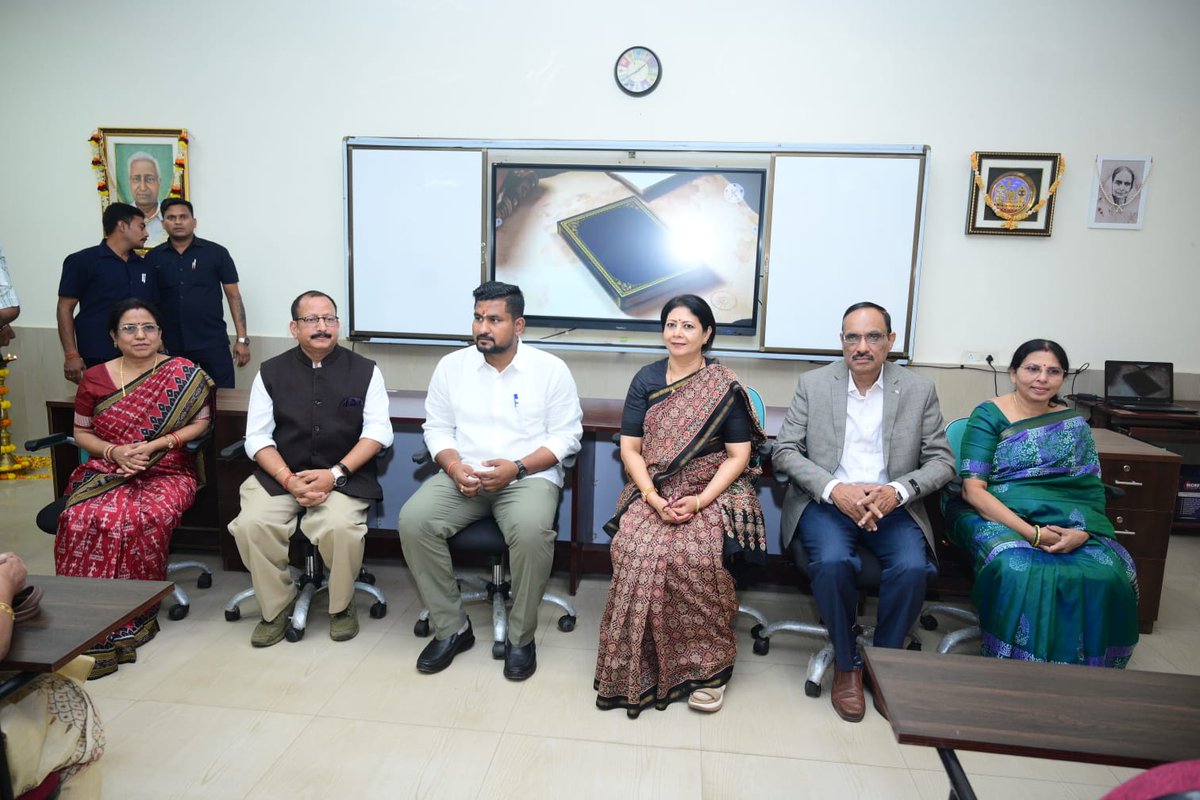 RDWUniversity's tweet photo. Prof. Radhakant Mishra SEMINAR HALL, Dept. of Hindi, #RDWU, was inaugurated by Shri Suryabanshi Suraj, Hon’ble Minister Higher Education on 19.12.2025 along with VC Prof. Chandi C. Rath and Registrar Smt. Manaswini Sahu. This Seminar Hall is a project of Ama Gaurab Ama College. https://t.co/nAM3RaL5tS