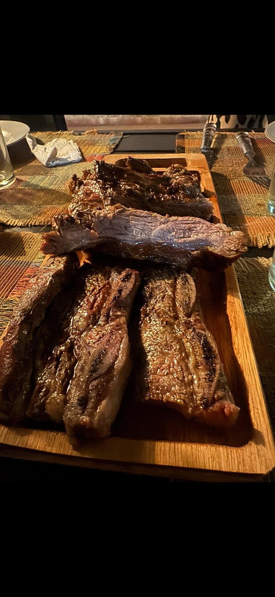 Les cuento, porque las imágenes no lo hacen: picada de #LaLinqueñita, un rosê de Saint Felicien, elixir.
Asado con banderitas, tapa de asado, morci, chori.
Dos Gewürztraminer de <a href="/chamanwine/">CHAMAN WINES - Mendoza</a>
Ensaladas de tomacos, rucula, papitas y <a href="/MarsusMarcelo/">MARSUS - Wine not ?</a> <a href="/tierradelvino/">🅻︎🅸︎🅉🅰︎ 🅼︎🅰︎🆁︎🅰︎🅽︎🅶︎🅾︎🅽︎🅸︎ ⭐️⭐️⭐️</a> y <a href="/MendocinaDel81/">Ely</a>