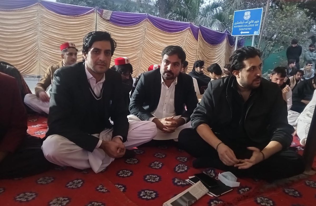 ItsUsmanAfridi's tweet photo. Chief Minister Sohail Afridi’s actions contradict his words Since 5 days  students at Peshawar University have been peacefully protesting for their missing friends But the government remains silent. 
#ReleaseMissingStudents #Uop #Protest https://t.co/5NCK3uzxhg