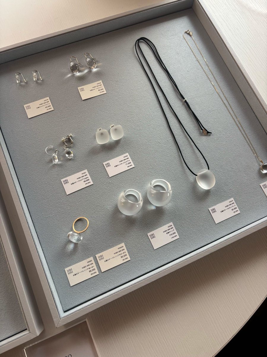 水晶のコレクション、到着しました。
試着会は本日より。皆様のご来店心よりお待ちしております。