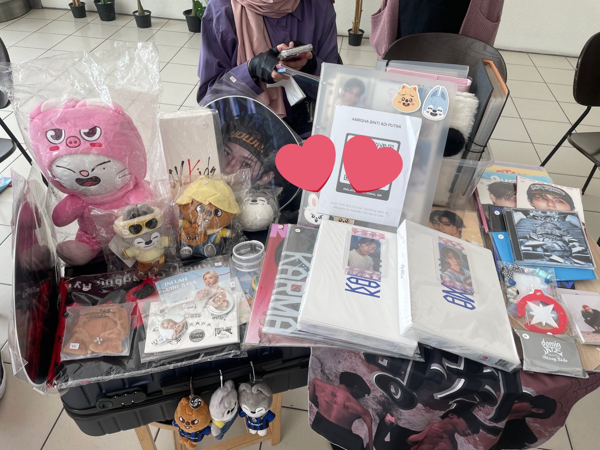 sherry ♡ | selling collection tweet media