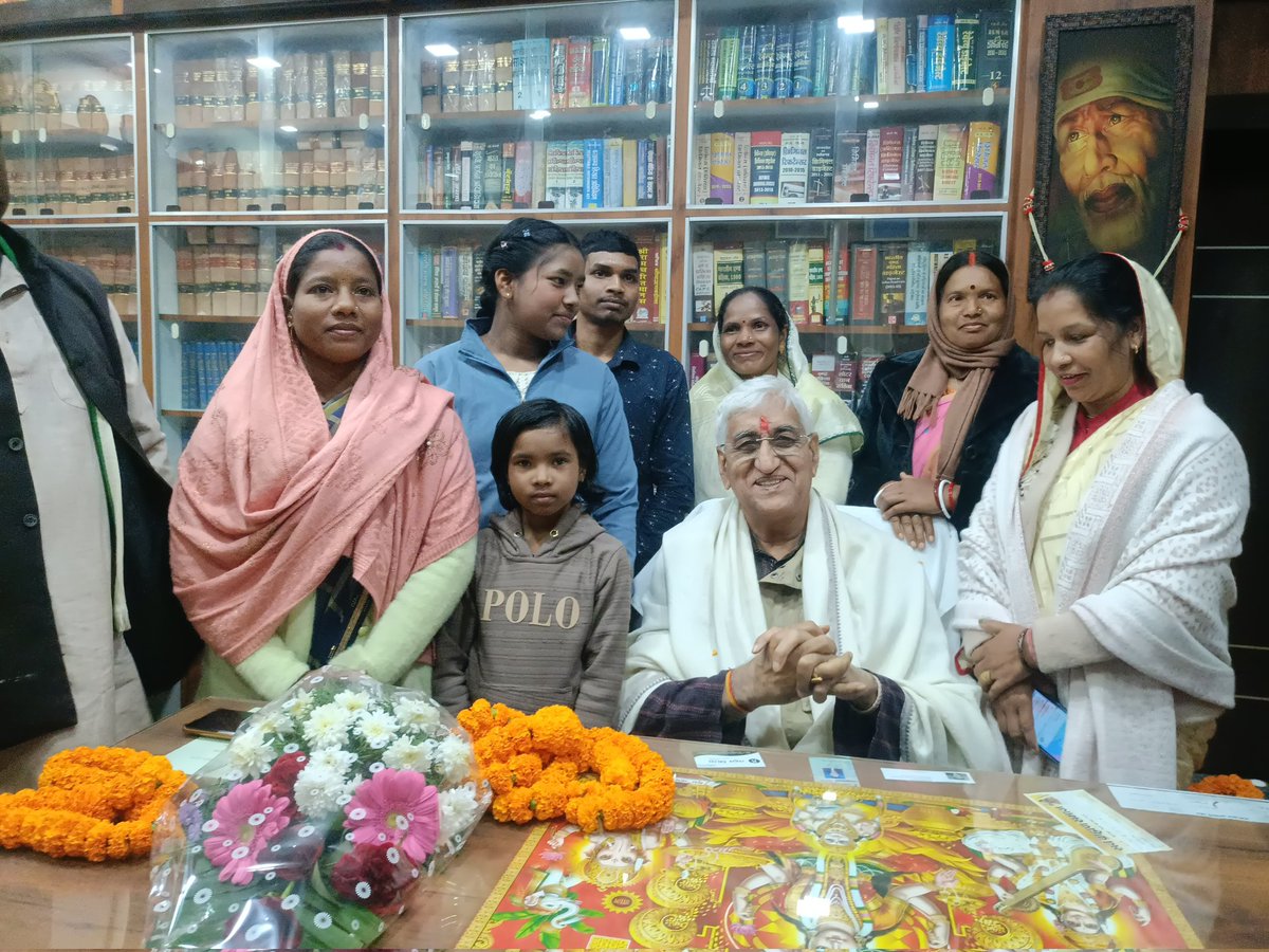 harikushwahaa's tweet photo. सरगुजा महाराज परम श्रद्धेय आदरणीय @TS_SinghDeo जी के तिन दिवसीय सुरजपुर –बलरामपुर  प्रवास के दौरान। वापसी में श्री जितेंद्र दुबे जी के निवास आगमन पर कार्यकर्ताओं के साथ पर सौजन्य मुलाकात की।
@RahulGandhi @kcvenugopalmp @INCIndia @INCChhattisgarh @SachinPilot
#TsBaba #TsSinghdeo https://t.co/wbFGXoNhLO
