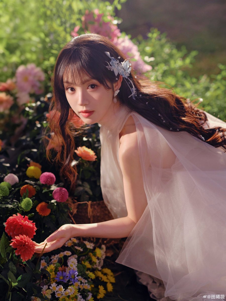xikwei's tweet photo. These flowers know my secrets, these ribbons know my courage https://t.co/dP1nCX1mUj
