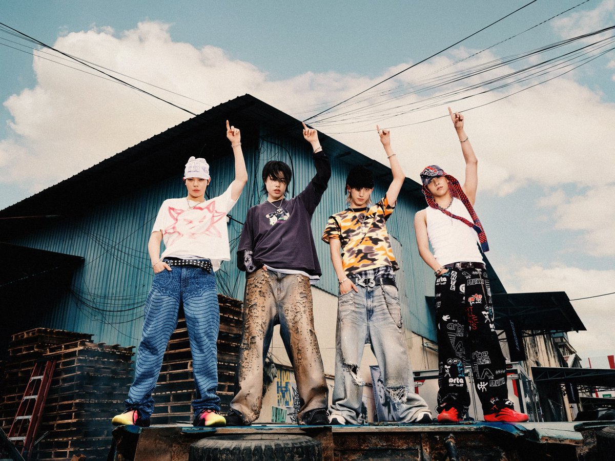 Febellaa's tweet photo. Four members, four different energies.
One aim. One shot.
LNGSHOT is all about growth, focus, and showing a better version every time. π―π₯
#LNGSHOT #SAUCIN #MMA2025 #MoreVision #RookieMonster https://t.co/jAGxAF2wen