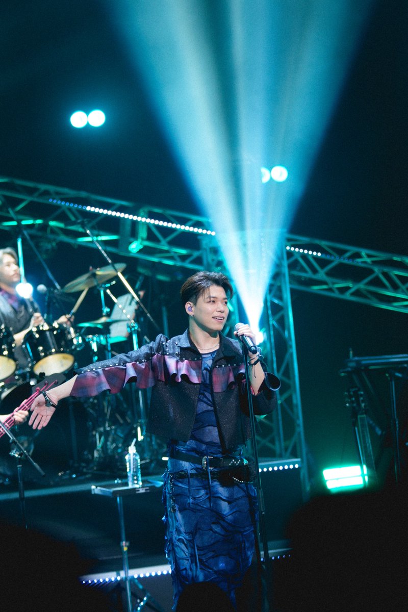 BBBY_BBZ_'s tweet photo. ＼DAY3(昼公演)🎸／
ご来場ありがとうございました！

【Gt.嘉将】
エレキギター&amp;アコースティックギターにも挑戦！
甘い歌声を活かした「若者のすべて」は、絶対に聴くべきメロさ。
時には、一発ギャグなど隠れた魅力も炸裂…！？

夜公演も、皆様のご来場お待ちしております！

photo by 今野竹雄 https://t.co/6mwt9232DS
