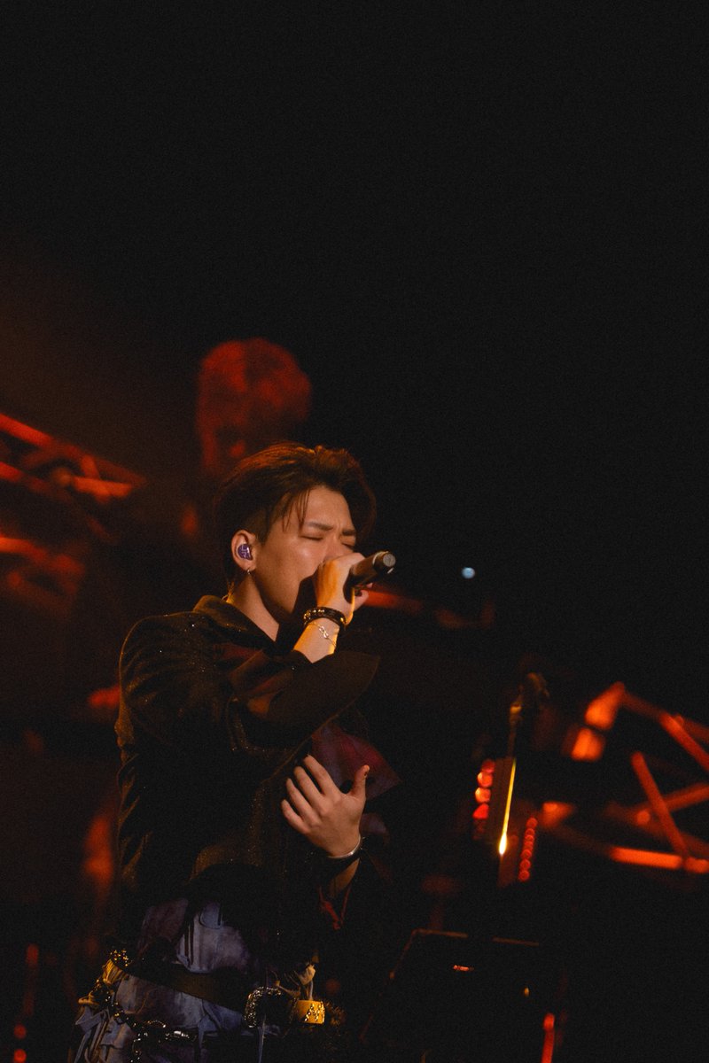 BBBY_BBZ_'s tweet photo. ＼DAY3(昼公演)🎸／
ご来場ありがとうございました！

【Gt.嘉将】
エレキギター&amp;アコースティックギターにも挑戦！
甘い歌声を活かした「若者のすべて」は、絶対に聴くべきメロさ。
時には、一発ギャグなど隠れた魅力も炸裂…！？

夜公演も、皆様のご来場お待ちしております！

photo by 今野竹雄 https://t.co/6mwt9232DS
