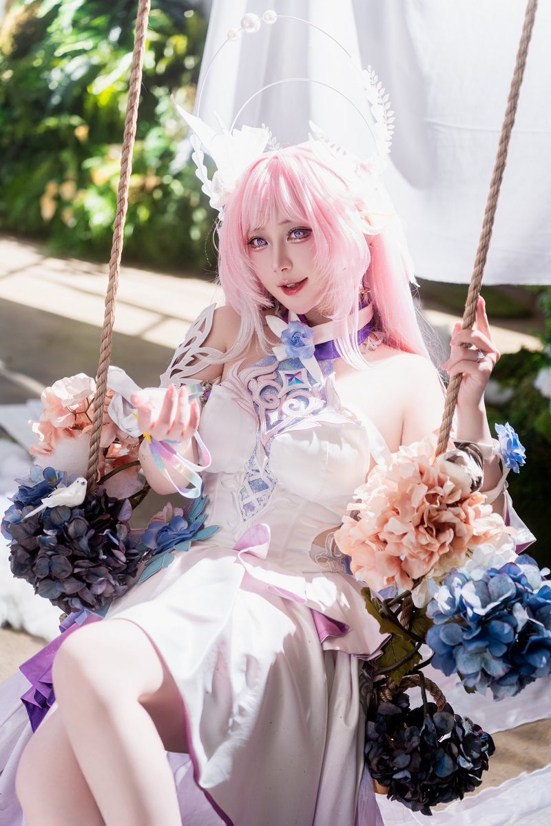 Let’s go on the swings together. You can hold my hand if you‘re scared~

#cyrene #honkaistarrail #hsr