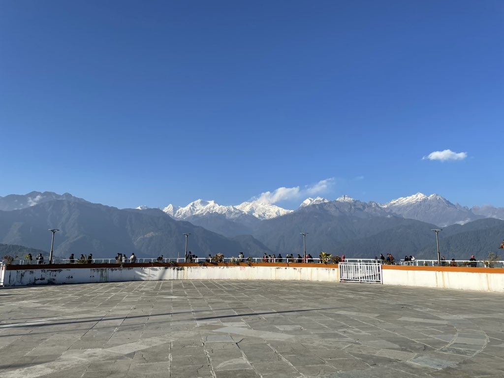 sunny_g08's tweet image. Day 2: in Sikkim with the squad! 🏔️✨ frm walking on air at the Pelling Skywalk 2 go the serene "wishing" waters of Khecheopalri Lake. surrounded by fresh citrus at the Rimbi Orange Garden. 🍊
Sikkim, you have our hearts! @PSTamangGolay
#SikkimDiaries #Pelling #TravelIndia