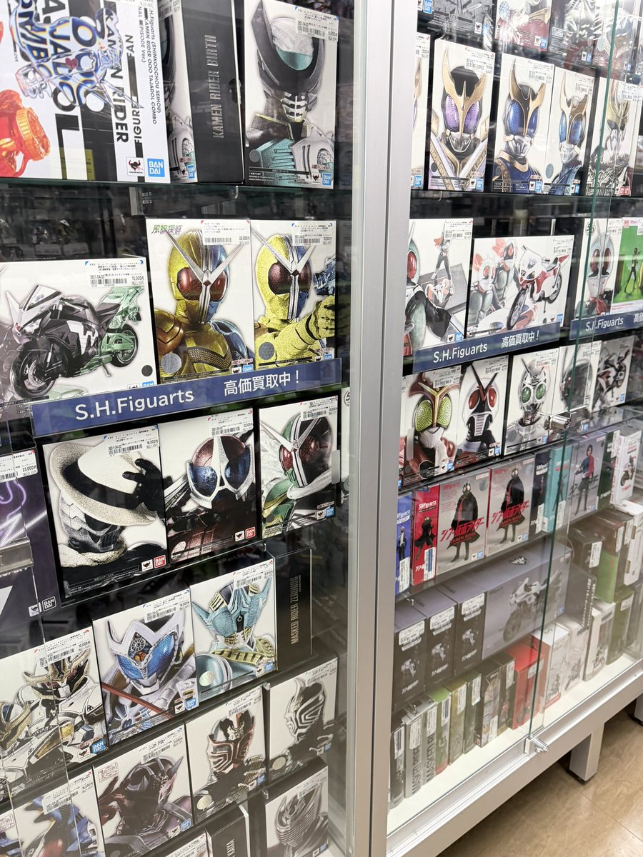 品揃えかすげーと噂の川崎のブコフへ来た。 確かにものは多い。。。が