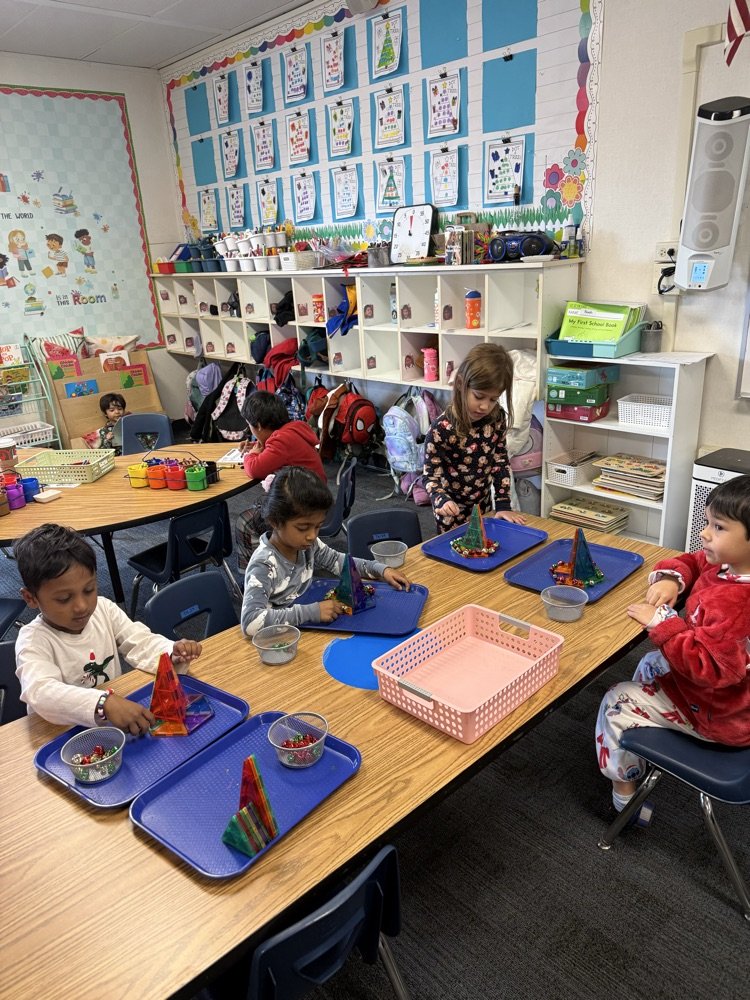 JulieCroy11's tweet image. TK students enjoying holiday themed centers. #lvpride #weareBUSD