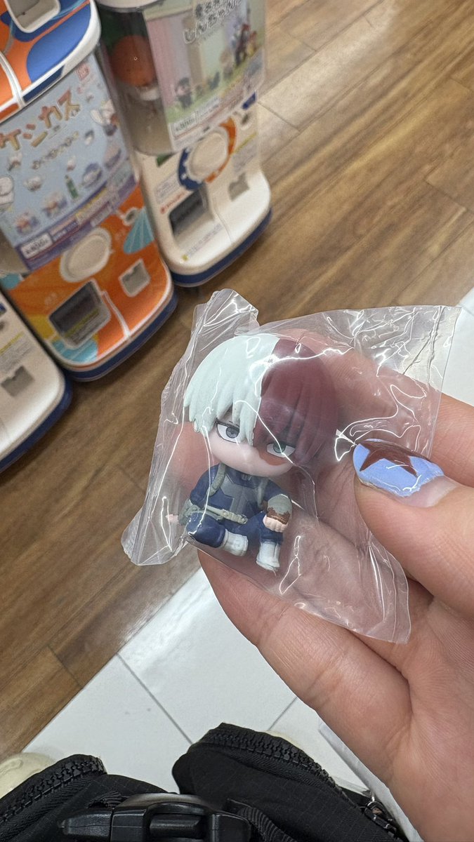 ヒロアカ 僕のヒーローアカデミア
ガチャガチャ 交換 すわらせ隊

譲))轟 
求))爆豪

郵送交換または新木場 舞浜 新浦安 付近で手渡し

出先の為IDはお取引の際にお送りします。