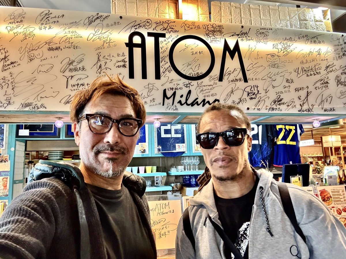 AtomMilano's tweet image. 少し前ですが元オランダ代表エドガー・ダービッツさんご来店🇳🇱🕶️✨😳コンさんツーショット羨ましい🤳🥹