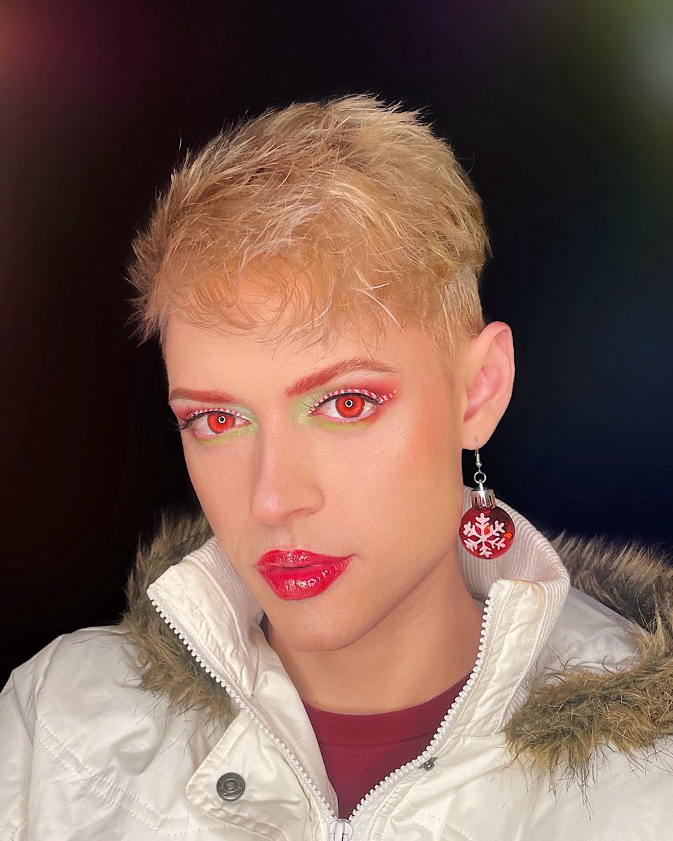 Stef_Stars's tweet image. 𝐹𝑒𝑒𝓁𝒾𝓃𝑔 𝐹𝑒𝓈𝓉𝒾𝓋𝑒🧣💚 #holidayseason #MUA ❄︎