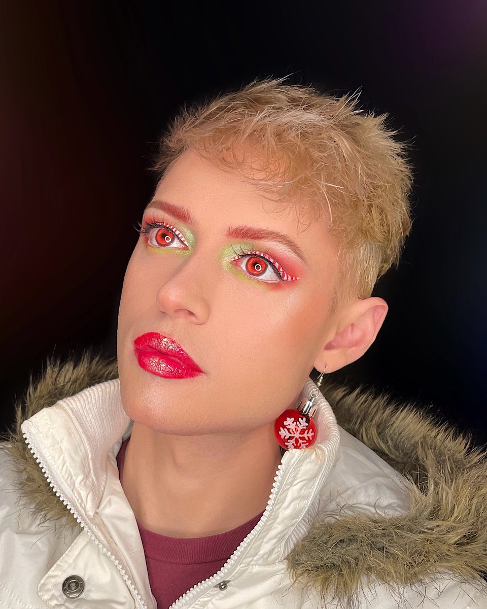 Stef_Stars's tweet image. 𝐹𝑒𝑒𝓁𝒾𝓃𝑔 𝐹𝑒𝓈𝓉𝒾𝓋𝑒🧣💚 #holidayseason #MUA ❄︎