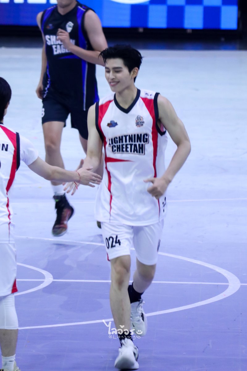 ขอแวะมาแท็กคุณธีร์ในมาดพี่นักบาสในแท็กซีรี่ส์หน่อยน้า

#MeandTheeSeriesEP6