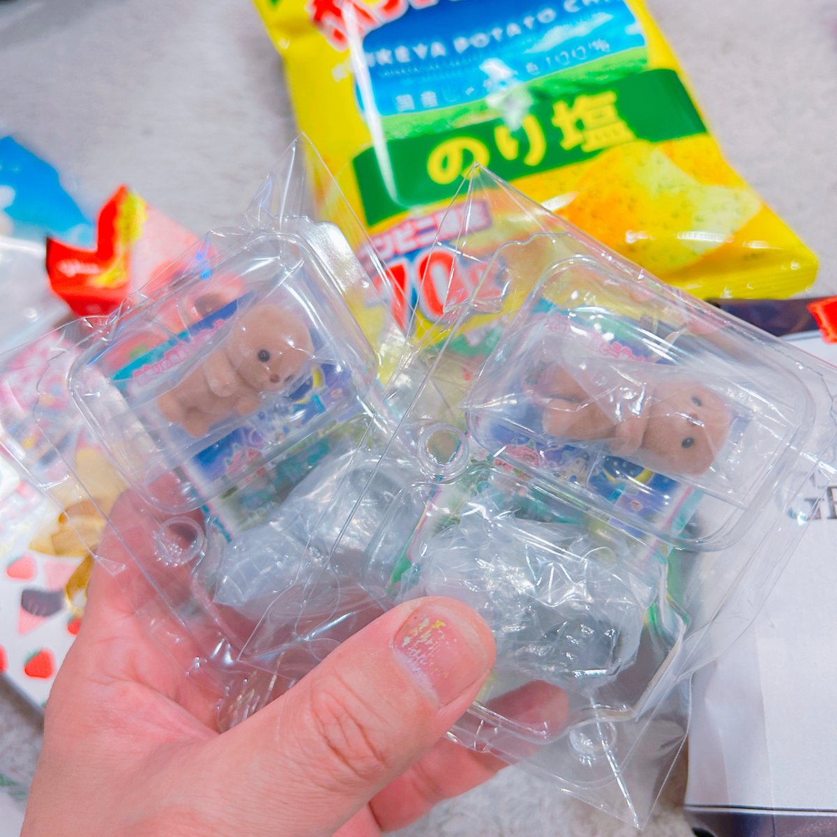mummummummy's tweet photo. イベントぶじ終了いたしました。
久しぶりにグッズ販売もしたのでお会計であたふたして皆さまをお待たせしてしまって申し訳ありませんでした。
そしてたくさんの差し入れありがとうございます。岩も2匹増えて6匹になりました。ロックだしね。僕は幸せです。
#ARTISTICSANTAS https://t.co/OxUmZk2fx4