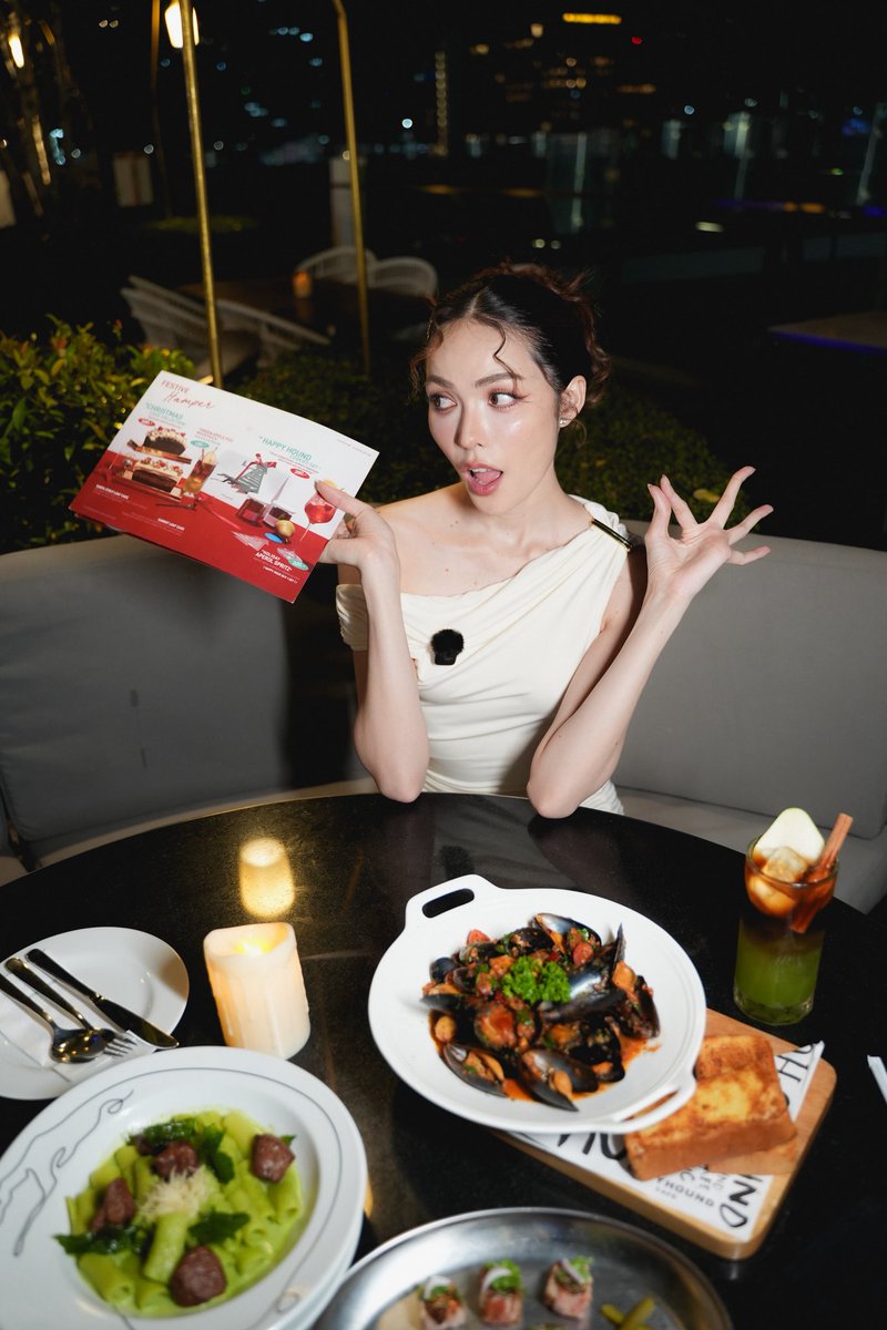 iconsiam's tweet photo. จีบค่ะ 🤏🏻

ICONSIAM Joyconic with Charlotte 

#CharlottexICONSIAM 
#JoyconicCelebration #JoyconicwithCharlotte #ICONSIAM #CharlotteAustin
@itscharlotty https://t.co/cUwwBRNgZa