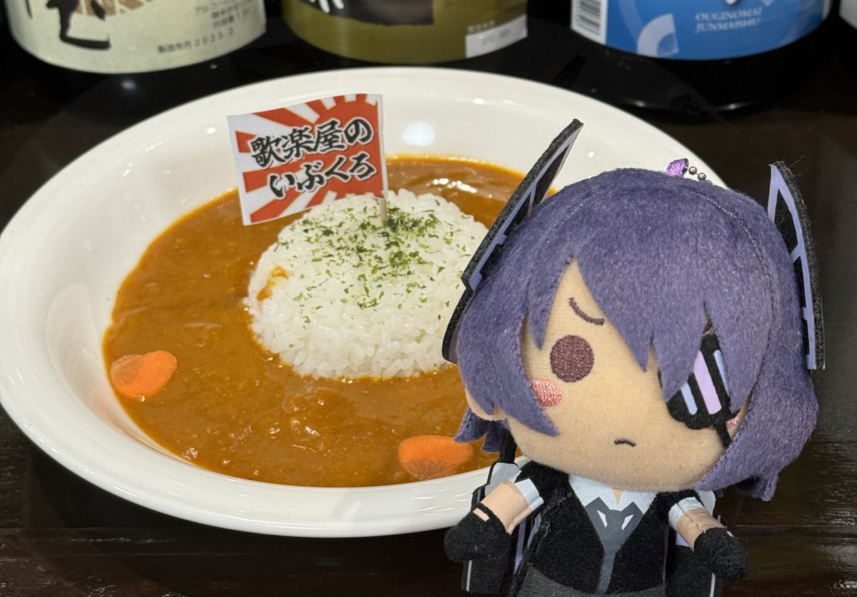 まだ仕上げはできてないけど
衣笠駅で衣笠さん!😘
初めての艦これリアイベ
参加でしたが楽しめました〜!!🥳🙏

横須賀はほぼ地元なので嬉しかったです!
また行きたいしまたやって欲しい!💪 