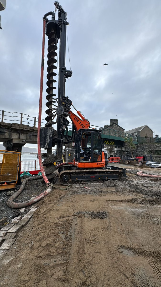 We’re installing 600 mm &amp; 750 mm #CFA piles to 9 m depth in #RestrictedAccess on a site in Bangor for <a href="/IvorKingPiling/">Ivor King Piling</a> this week with our Comacchio CH150 compact dual purpose piling rig.

Available for sale or hire nationwide with experienced operators from <a href="/AGDEquipment/">AGDEquipment</a>