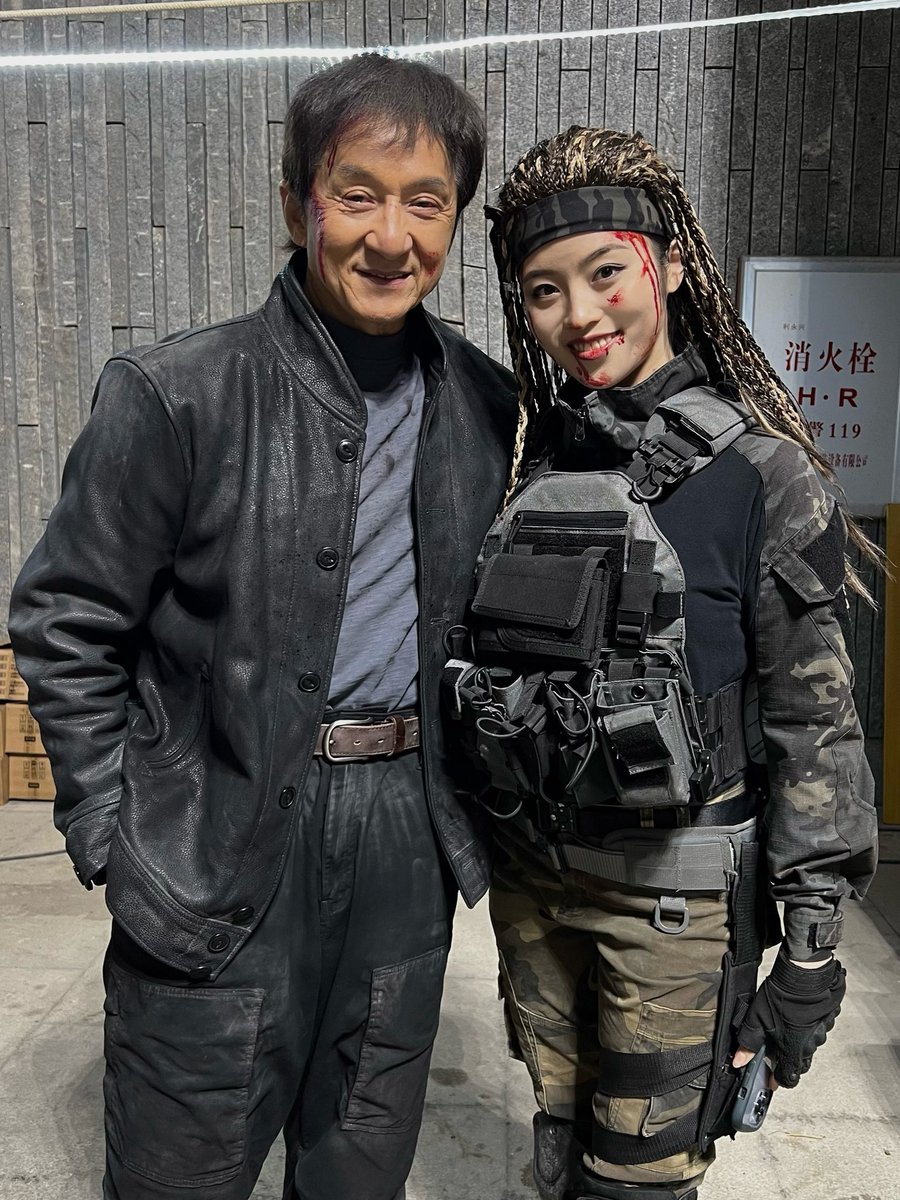 lunafujimotooo's tweet image. 私がアクションでへばっている日でも、ジャッキー兄さんはまったく疲れを見せず、スタッフやキャストに声をかけたり、食べ物を配ったりと現場を闊歩してました。ちなみにホテルもスタッフと同じところに泊まってました。尊敬してますが、ちょっとマネできる気がしません笑
#シャドウズ・エッジ