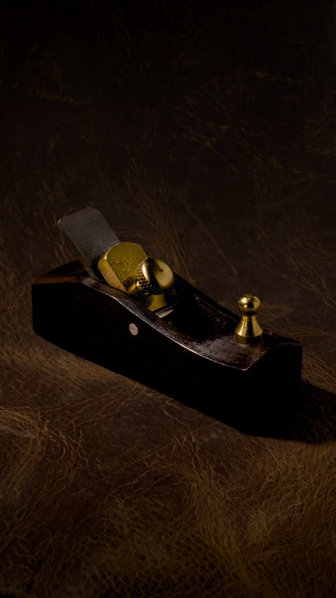 Fixed Angle − 定まる角度

#レザークラフト #革小物 #革製品 #財布 #ウォレット