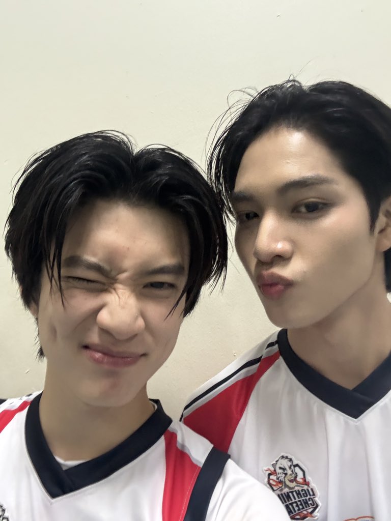 คืนดีแล้วๆ

CHOKUNASTON ON FIELD
#GMMTVStarlympics2025 https://t.co/K3tJw5d1bg