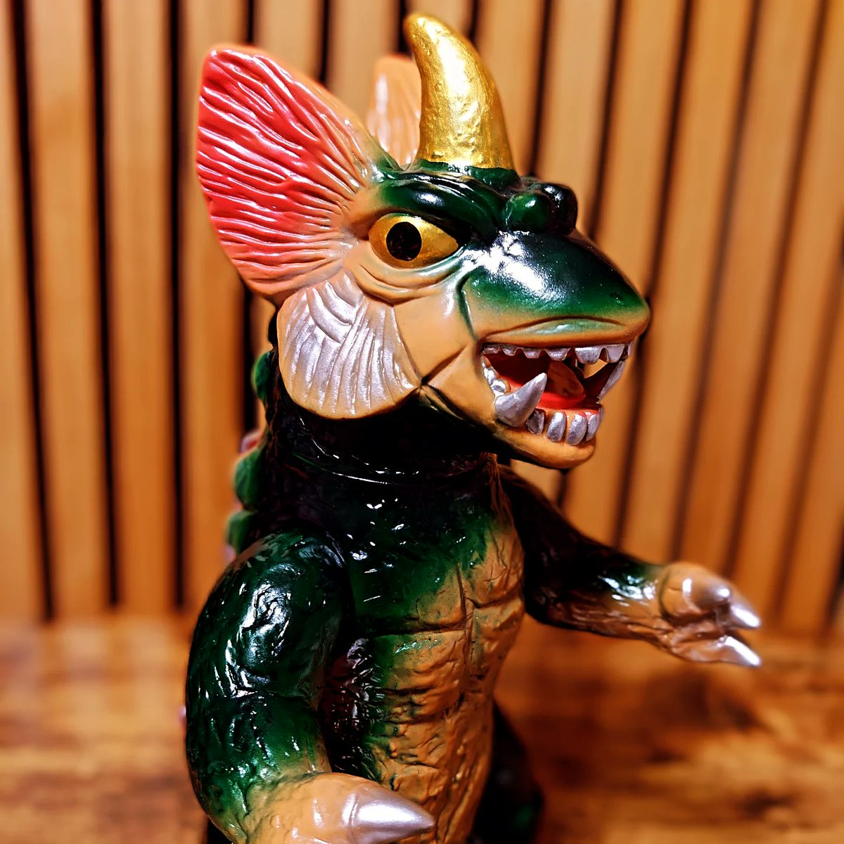 セブンティーズさんよりドラギラス ドラギガスvsゴスラ 最高しかない