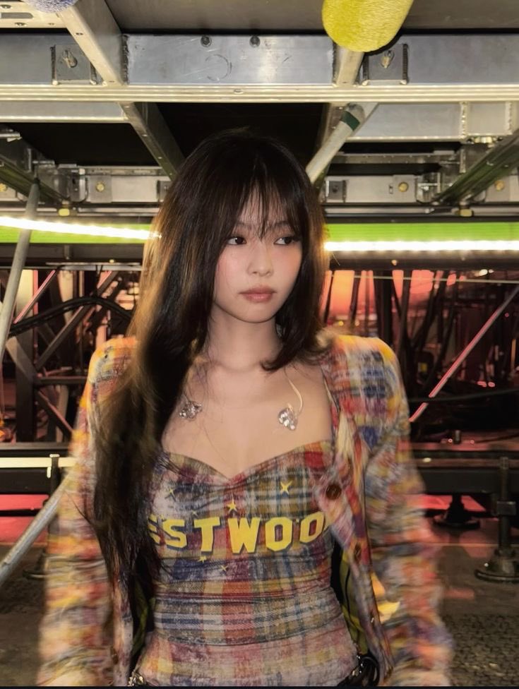 제니 비비안웨스트우드 제품 입을 때마다 진짜 사람들 다 홀리는 듯