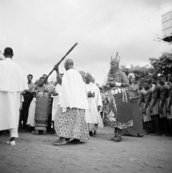Ugie Emobo Festival  
HRM, Ọmọ n’Ọba n’Ẹdo Uku Akpolokpolo, Oba Akenzua II, Oba of Benin Kingdom (1933–1979), celebrating Ugie Emobo in 1959 and on December 24, 1964.