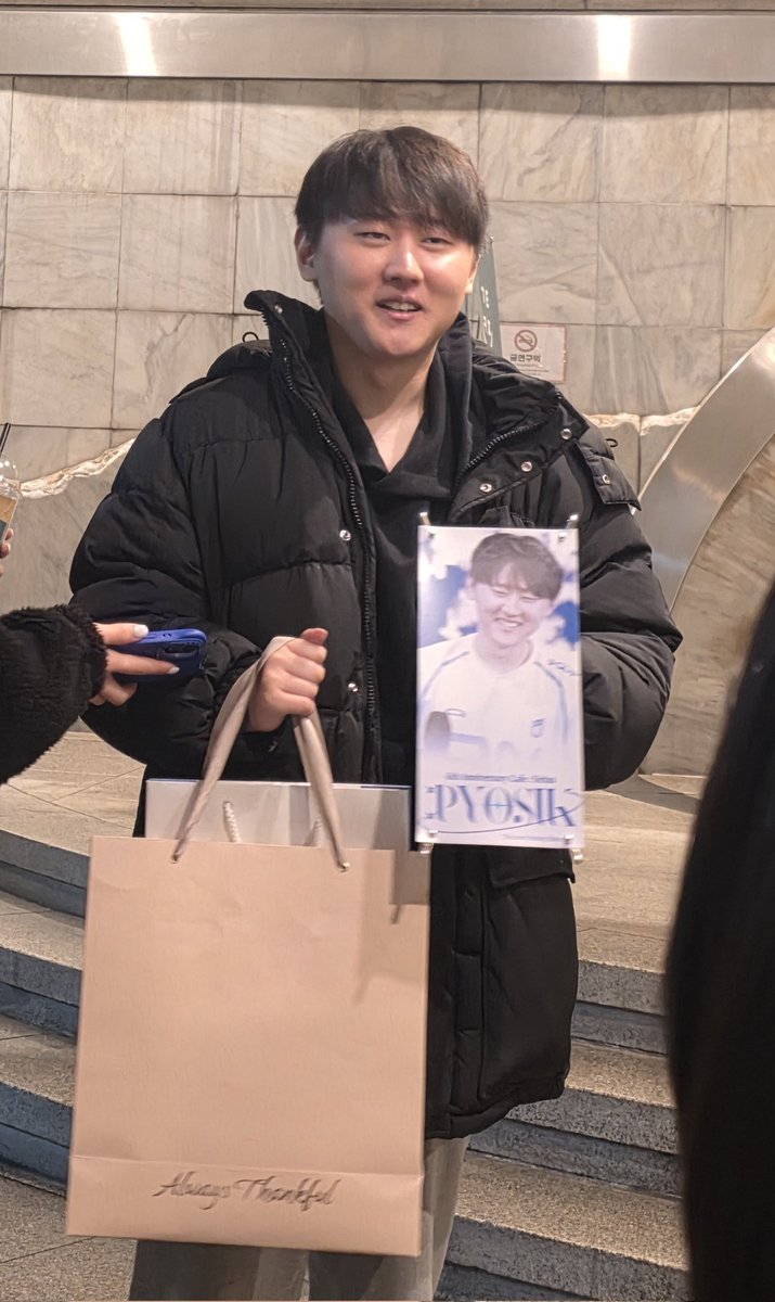 asdfchoa's tweet photo. 6주년 카페 창현이☺️ 인형 넘 귀야움

#영원히_빛날_푸른_별
#6th_Anniversary_Cafe_Sirius 
#pyosik
#표식 https://t.co/RxCRLMgnV9