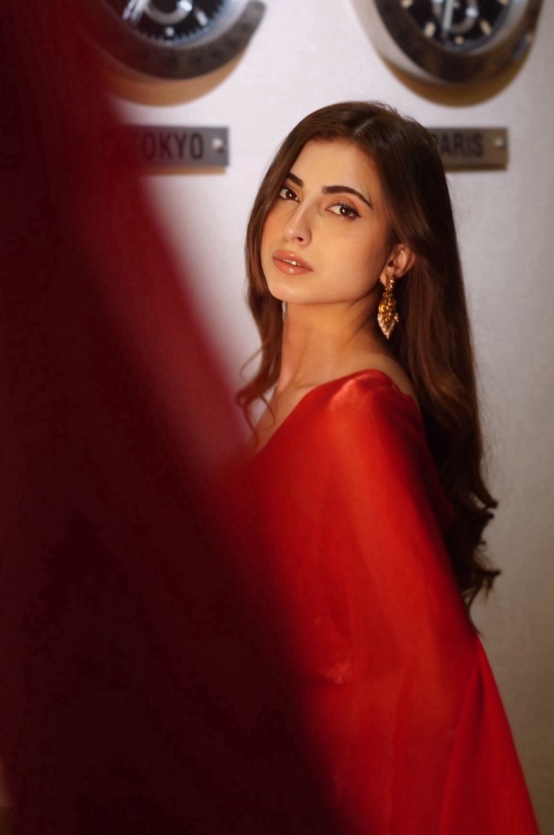 deleted and posted again just bec she got the order of pics wrong 😭😭 she really is one of the girls 

#FarrhanaBhatt