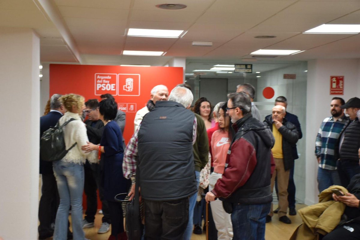 🌹Tarde de compañerismo la que pasamos ayer en nuestra Casa del Pueblo. Como cada año, los socialistas de Arganda nos reunimos para nuestra copa de Navidad.

De parte de la familia socialista de Arganda, ¡FELIZ NAVIDAD!

Puedes ver todas las fotos de anoche en nuestro Facebook.