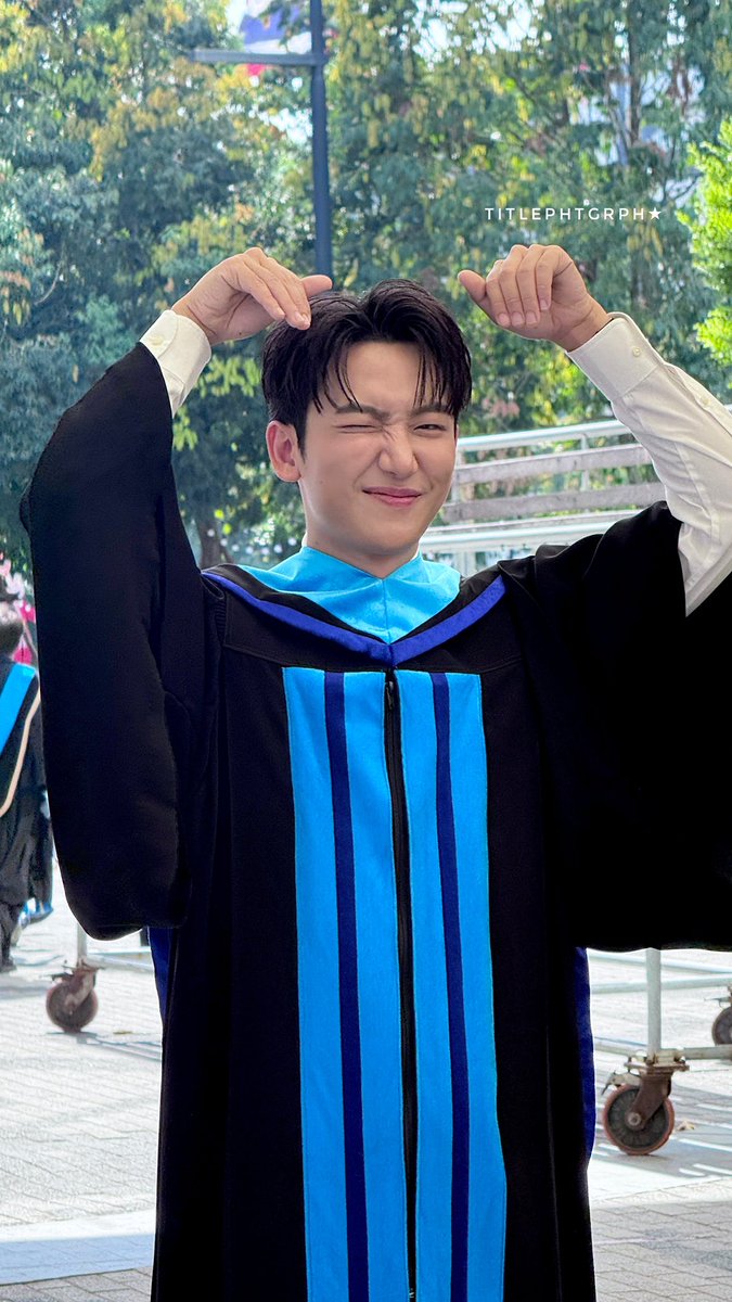 TitlePhtgrph's tweet photo. Congratulations 🎓 นะค้าบบบบ ไตเติ้ลคนเก่ง

#TitleOfficiallyGraduated https://t.co/7H6ZIsHyma