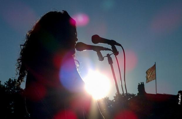 #Igla_na_vinilu
12.00
U današnjoj Igli na vinilu podsetićemo vas na peruansku pevačicu Imu Sumak, poznatu po neobičnom glasu velikog raspona.

instagram.com/radio_beograd_2
facebook.com/RadioBeograd2/
97,6 MHz