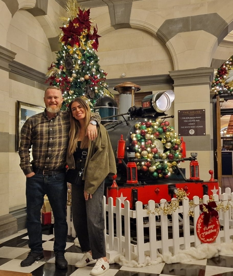 Annual Xmas shopping trip to York with the boss complete.
Too much lowey spent &amp; a bad heed to boot.
Early train back for a few menders 🍺 before the toon match.
Howay Yanited Man Will Ya.