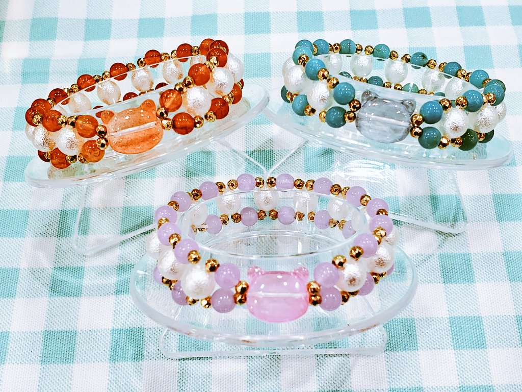 s_chiyozaki's tweet photo. プレミアムなにゃんポイントブレスレット、

プレみゃームブレスレット🐱

画像の子達しかありませんが、明日持って行きます✨
普通のにゃんポイントブレスレットもいっぱい持っていきますよー✨
 #CRUSH盛岡 https://t.co/Rn1qAWB4v0