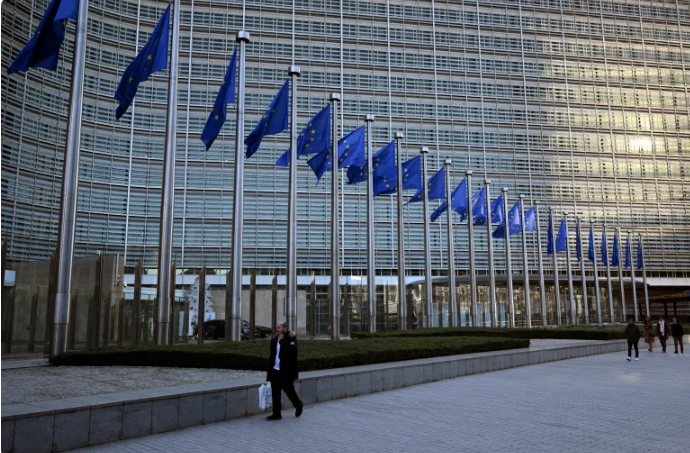 وول ستريت جورنال: عدم استخدام الأصول الروسية لصالح أوكرانيا يكشف خوف أوروبا 