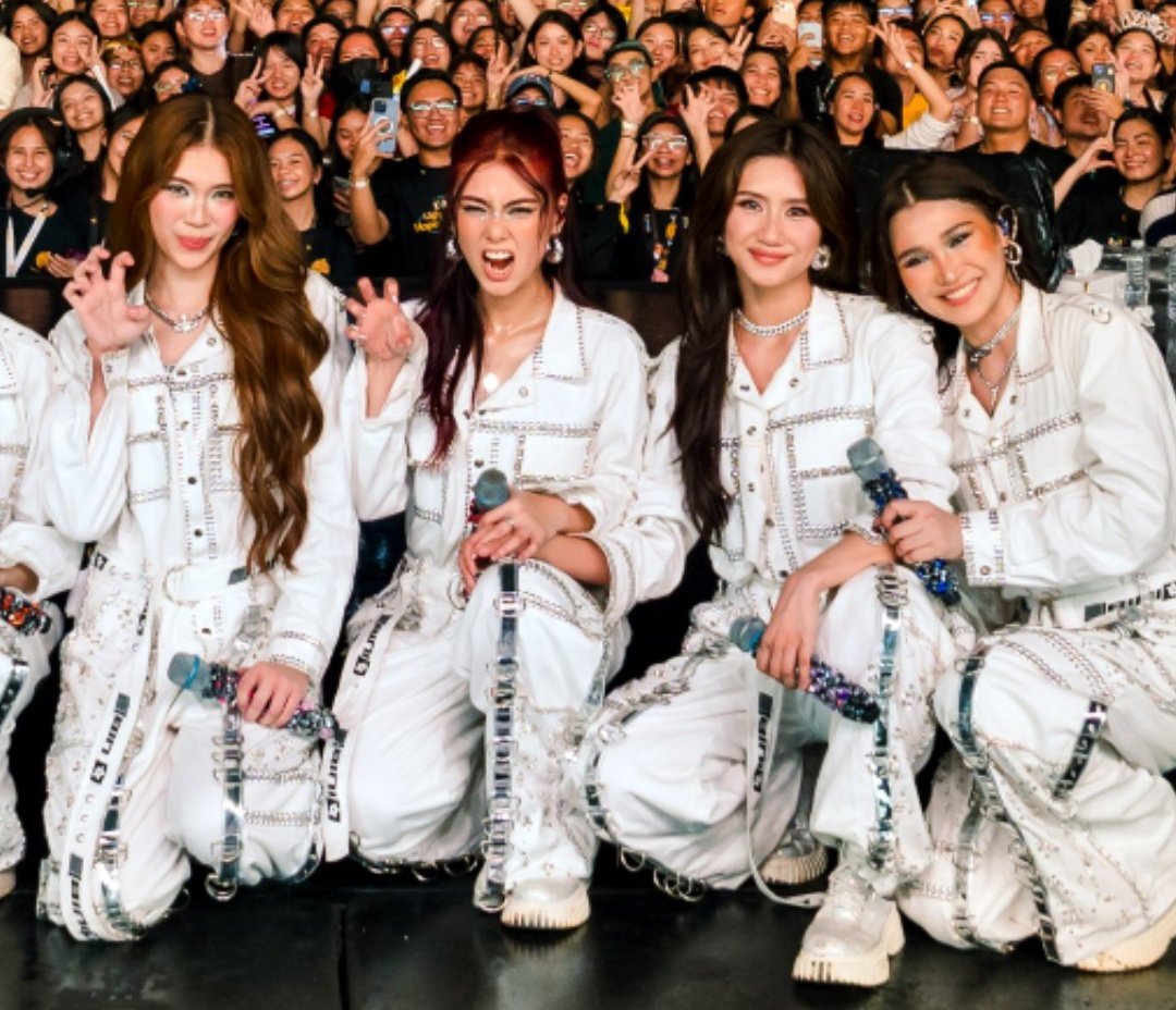 _aboutmikha's tweet image. ang bunso line ko hwuahdhs ily babies 🥺