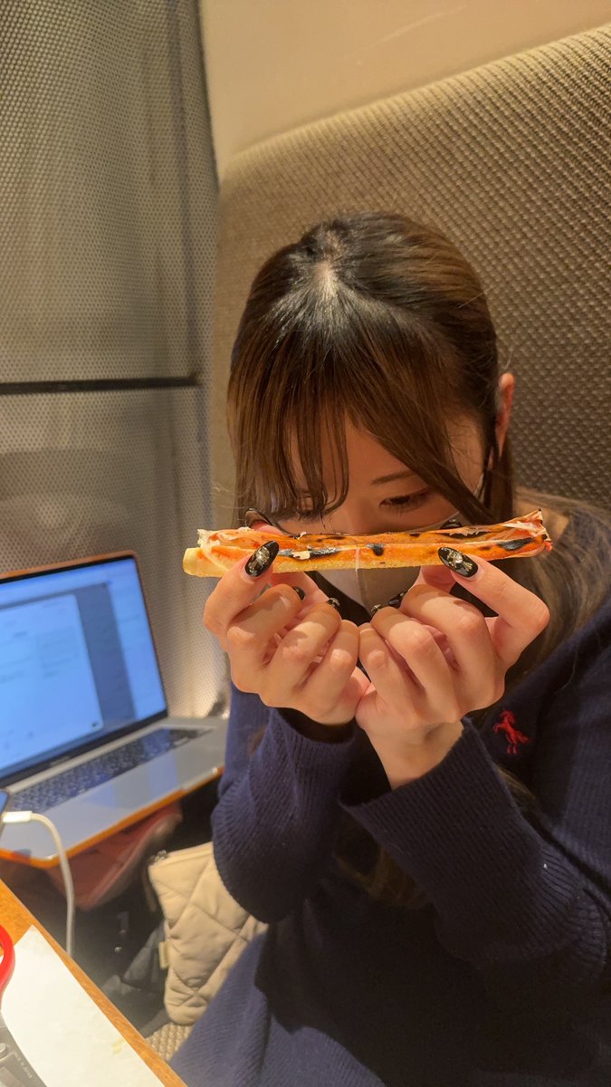 クロちゃんねる土曜20時〜なのですが、 カレンちゃんがカニに夢中で