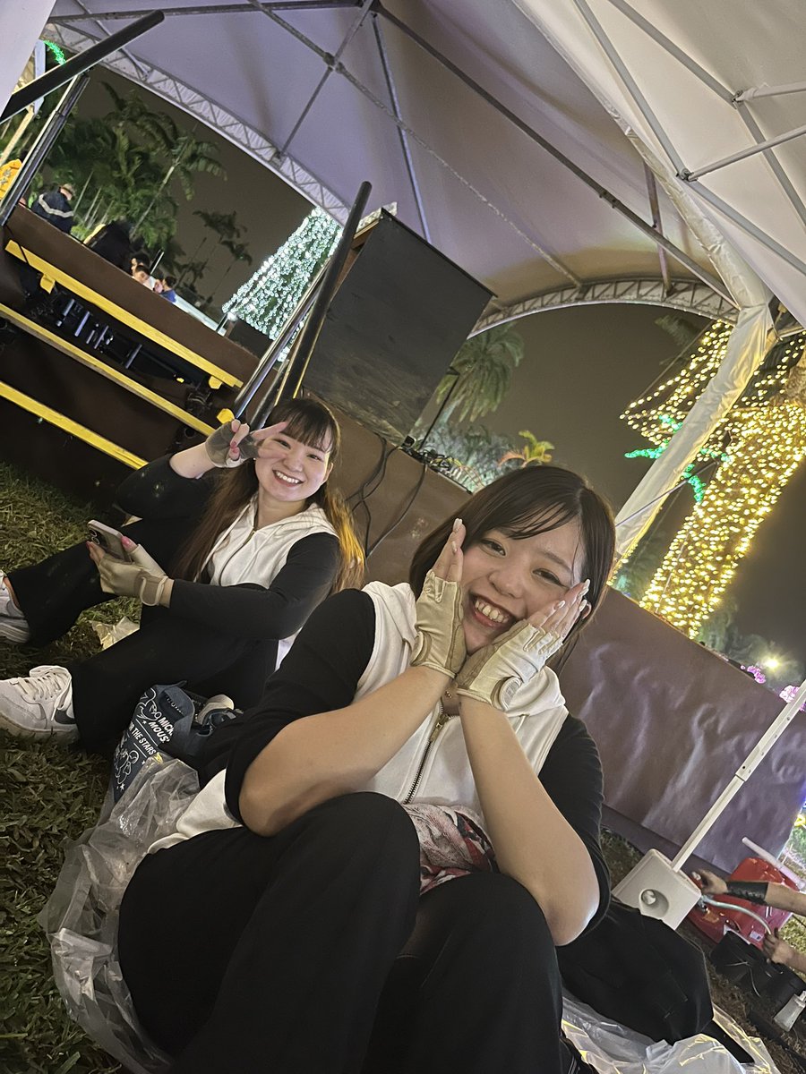 今年も東南植物楽園での年末年始パフォーマンススタート！

12/20〜23、12/26〜1/4、1/10〜12の期間、18時半、19時半、20時半に踊っております✨
イルミネーションも素敵なのでお時間のある方は是非！