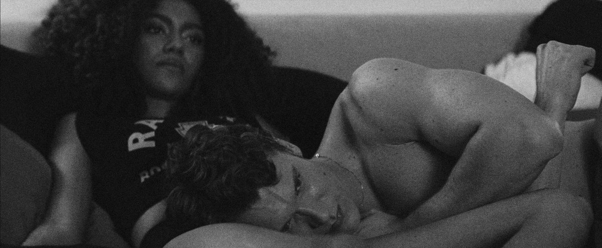 и ты протянула мне две руки, пока я не заслуживал ни одной.