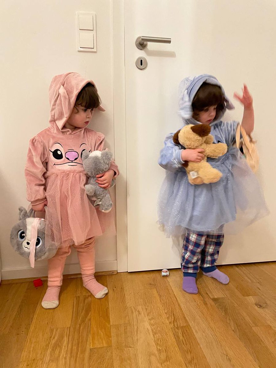 У девиц, кстати, было первое костюмированное мероприятие в садике!