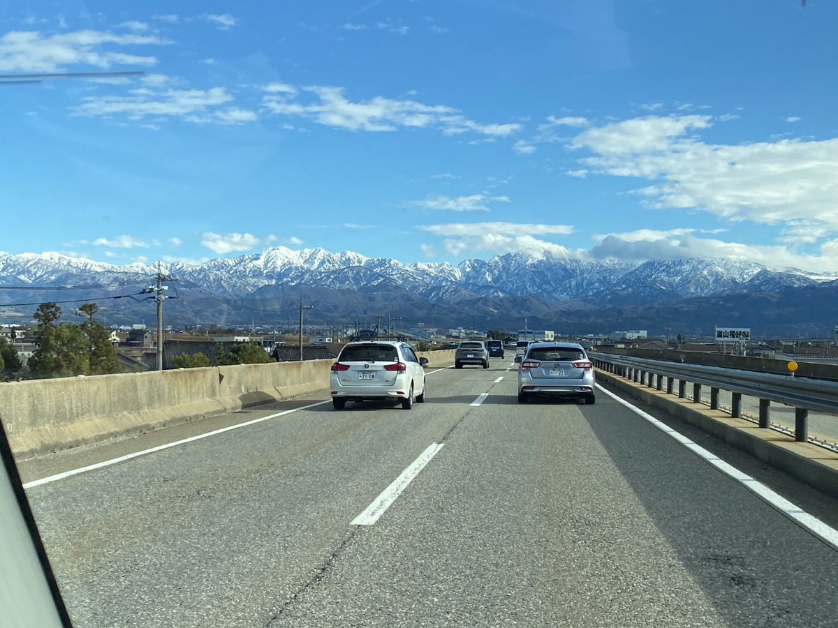 satorunrunpappa's tweet photo. 8号線から見える景色めちゃくちゃ綺麗やった！！
通りがかりの長野県白馬村あたりで雪発見！！
#LiSAパッチウォークツアー https://t.co/4YPGh9XGqq