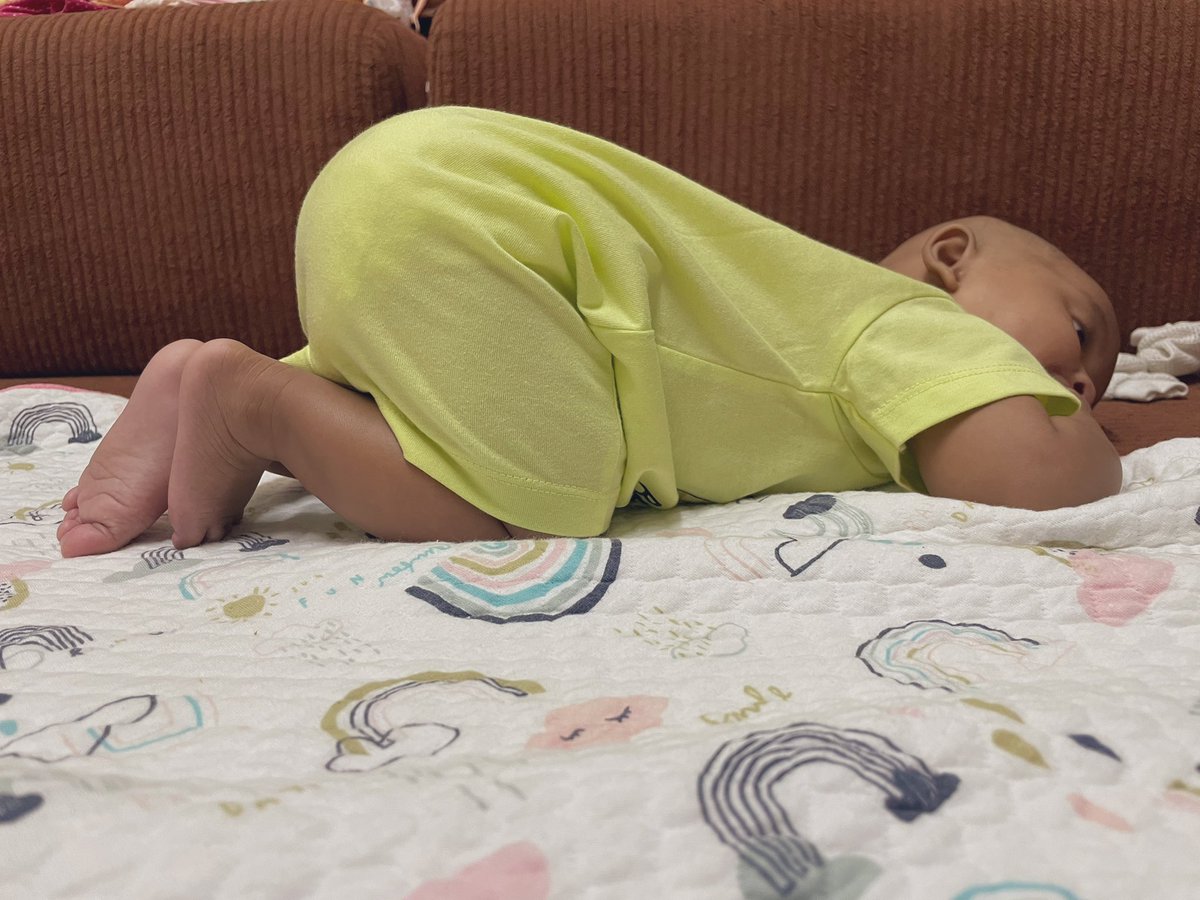 farahainIsmail's tweet photo. Nak masuk 4 bulan. Style tido nya begini pulak. Hai lah anak.. next month apa pulak style awak ni? https://t.co/pNQmeQRGKE