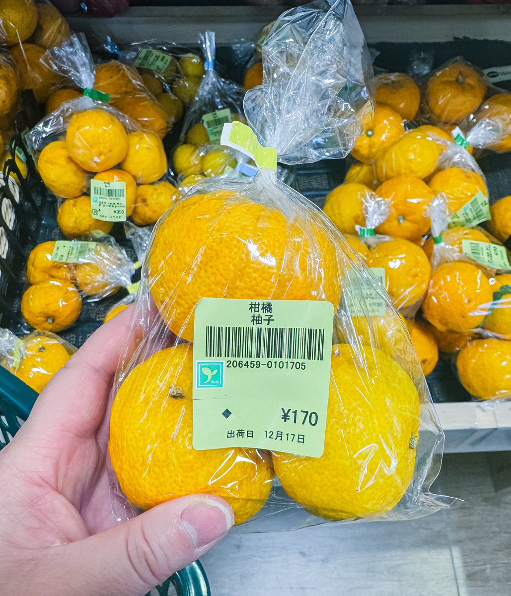 juncom06's tweet image. 近所の産直で🍊
冬至にお風呂に入れよう〜